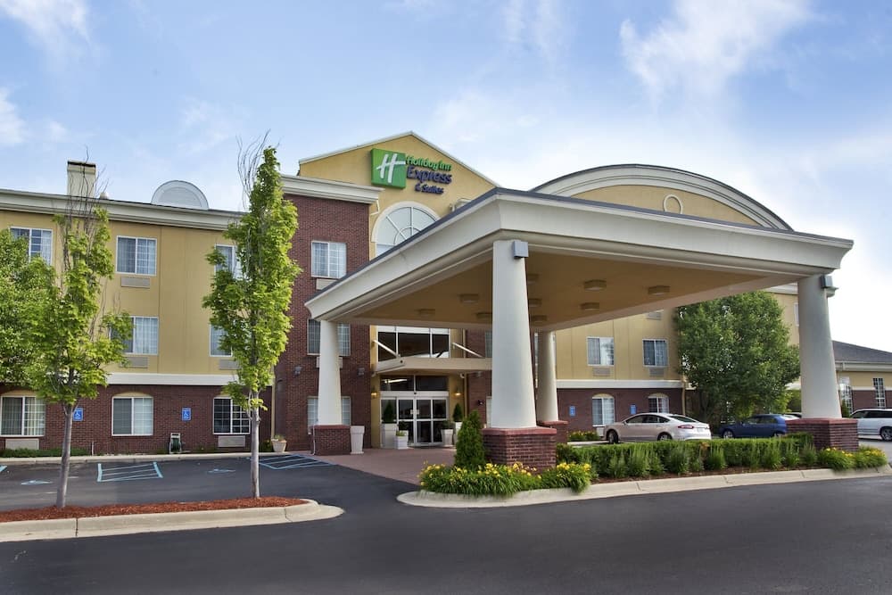 Holiday Inn Express & Suites Woodhaven main
