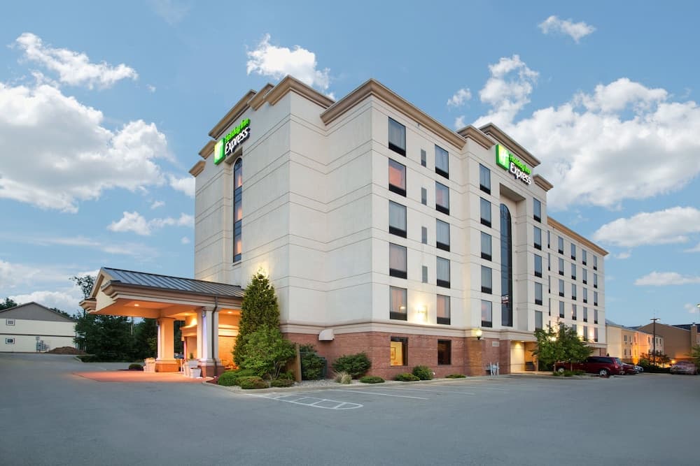Holiday Inn Express And Suites Bloomington