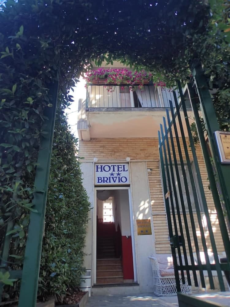 Hotel Brivio main