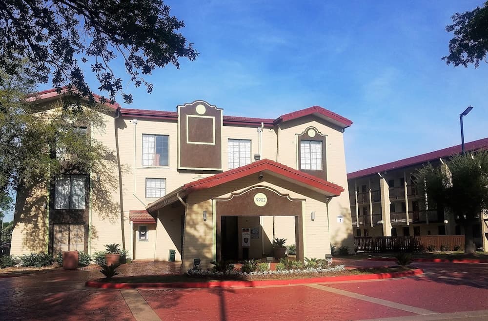 Red Roof Inn And Suites Houston - Hobby Airport main