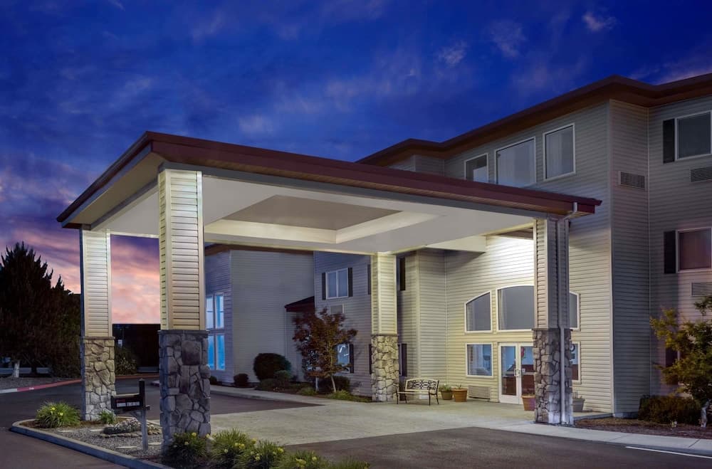 Super 8 By Wyndham Central Point Medford main