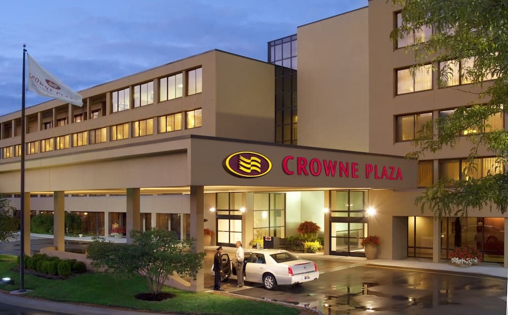 Crowne Plaza Airport