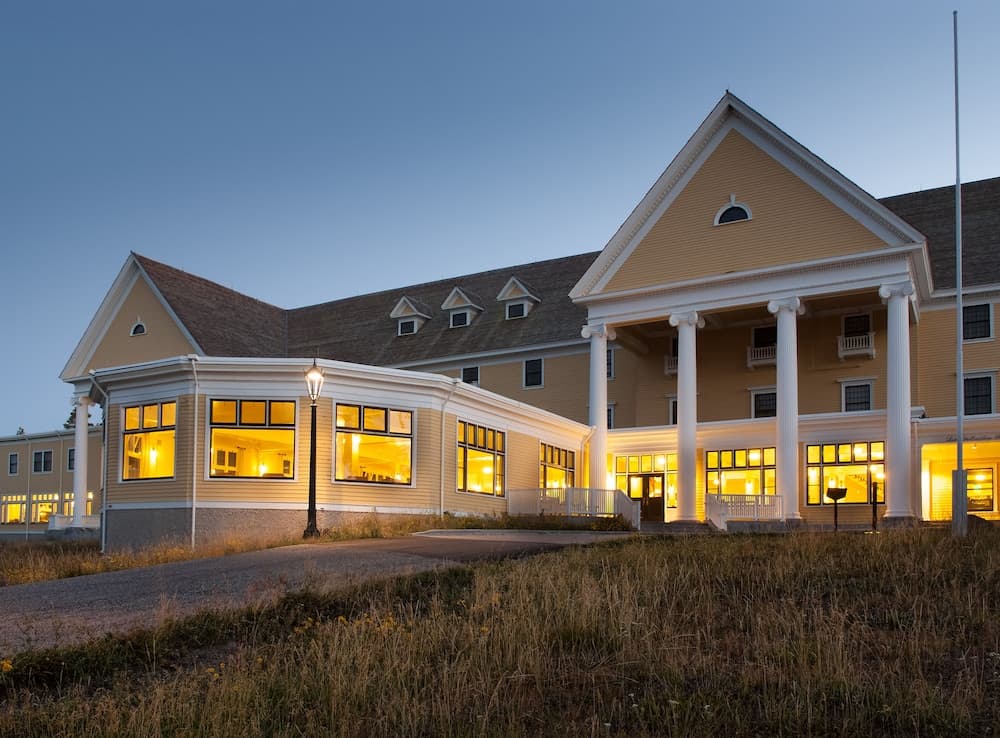 Lake Yellowstone Hotel & Cabins main