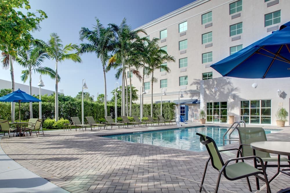 Holiday Inn Express & Suites Miami-Kendall main