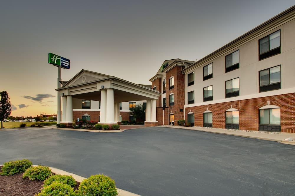 Holiday Inn Express And Suites Morris main