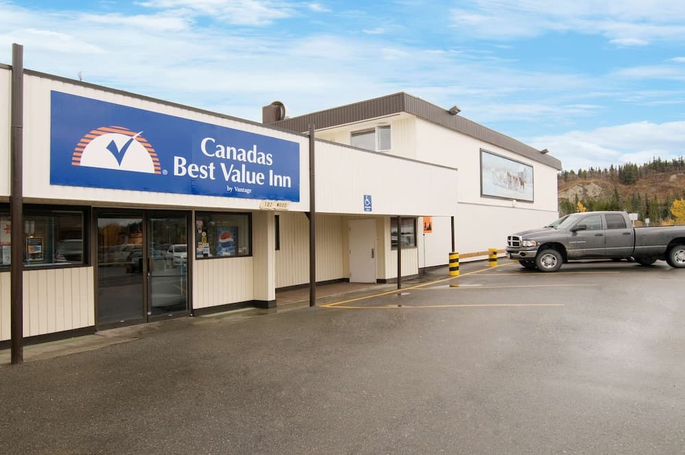 Canadas Best Value Inn River View Hotel main