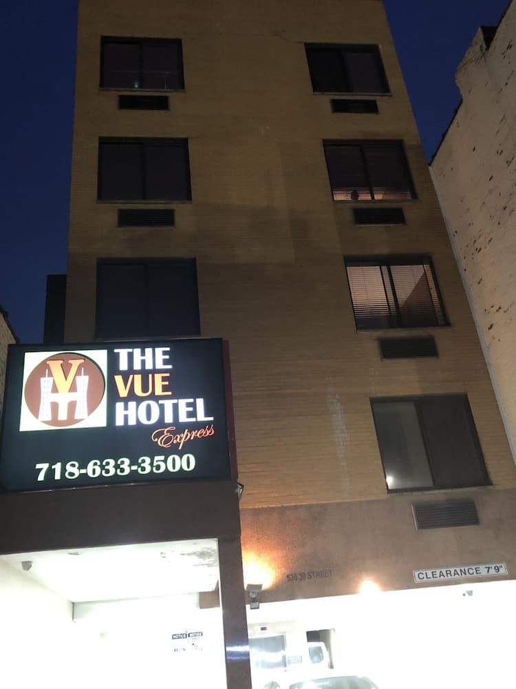 The Vue Hotel Express main