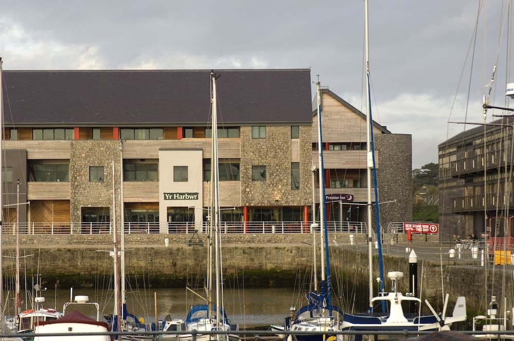 Premier Inn Caernarfon main