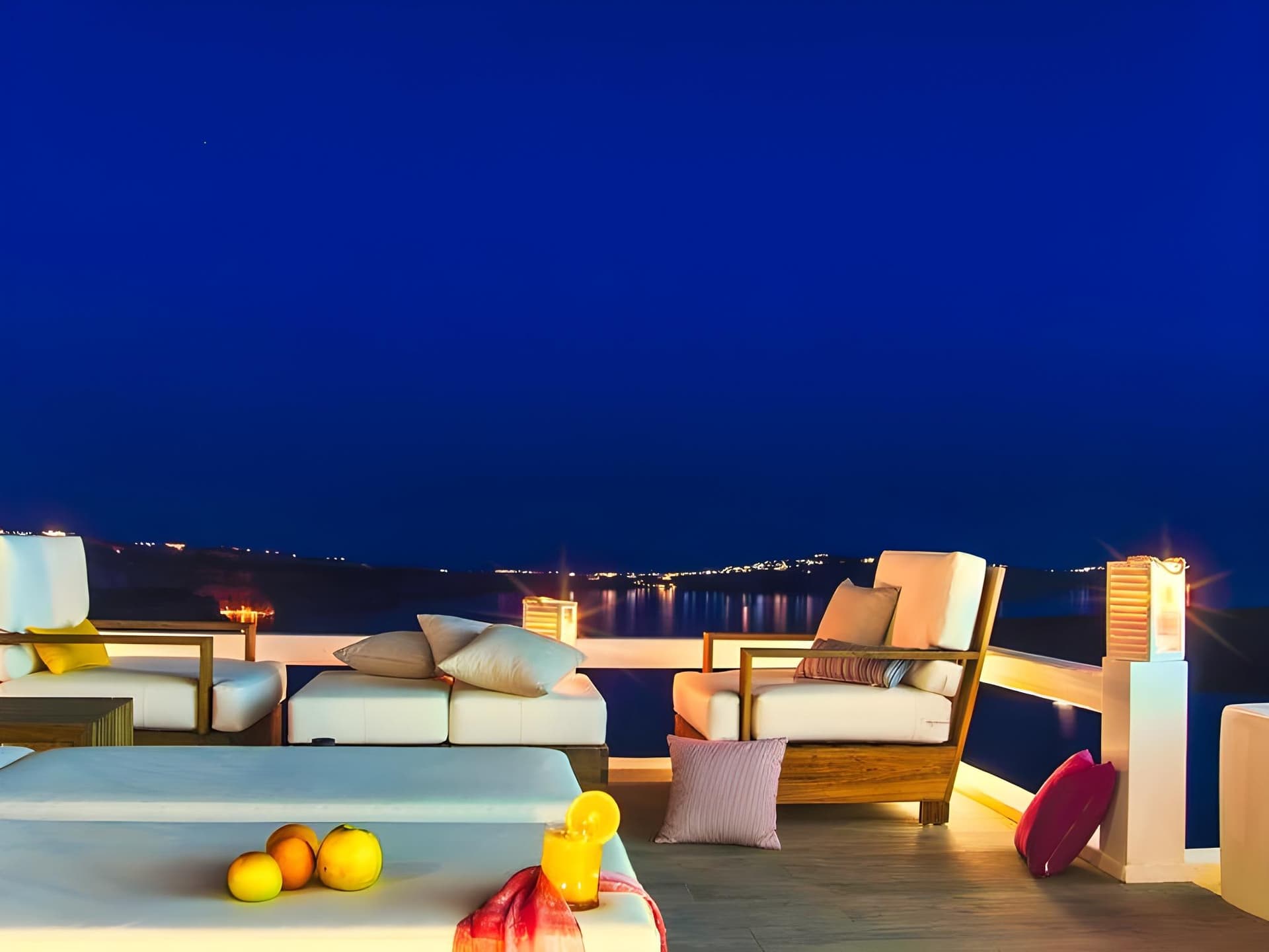 Aqua Luxury Suites main