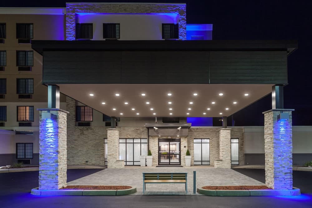 Holiday Inn Express & Suites Providence-Woonsocket main