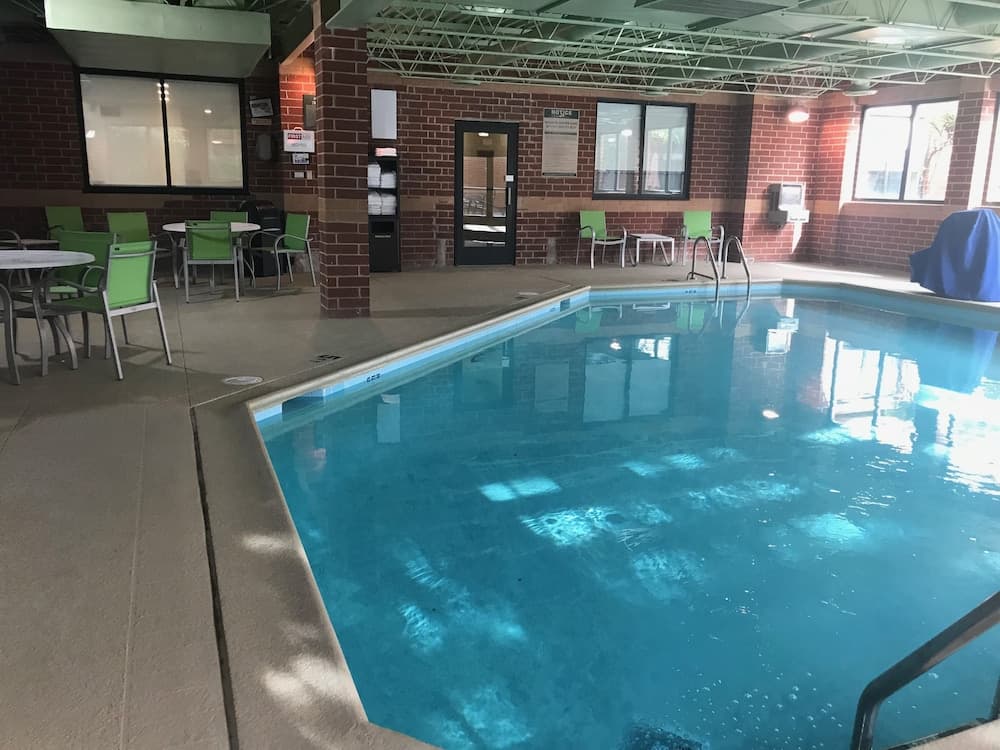 Holiday Inn Express Naperville main