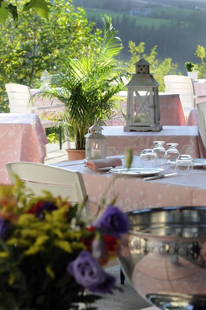 Les Jardins De Bakea main