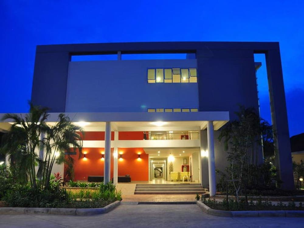 The Natural Resort main