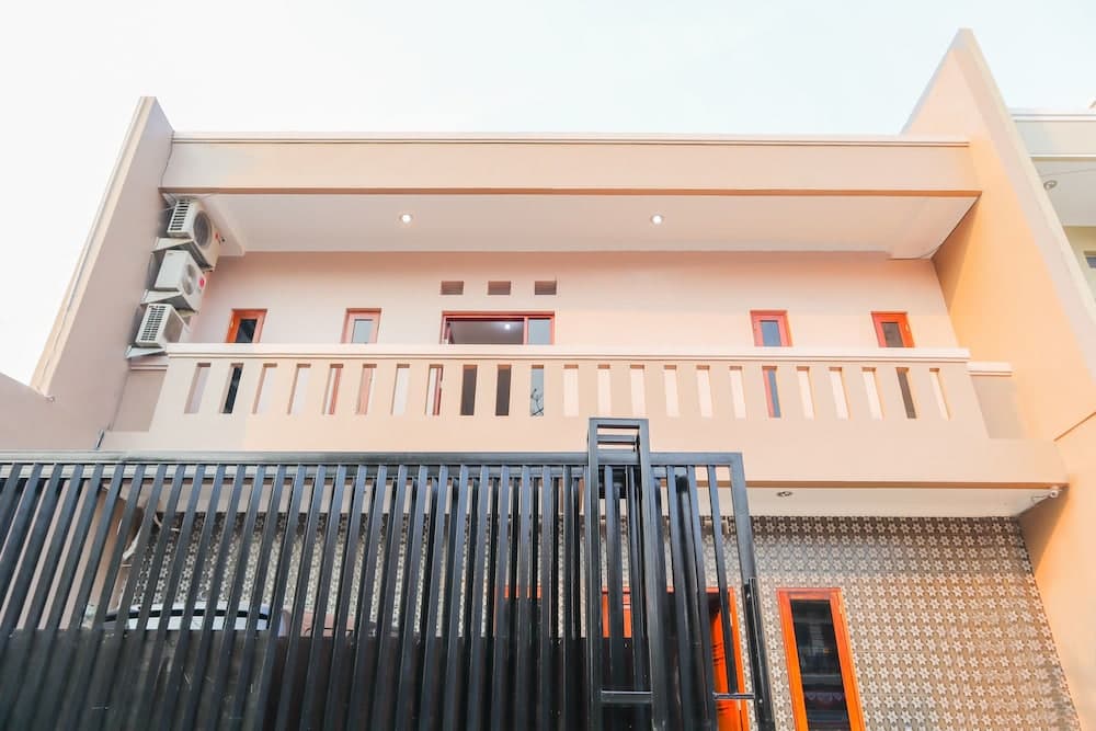 Oyo 1519 Axl Residence main