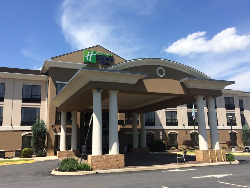 Holiday Inn Express And Suites Winchester main