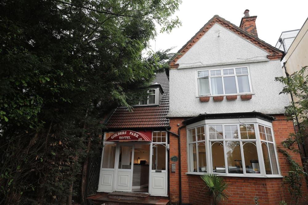 Golders Park Hotel main