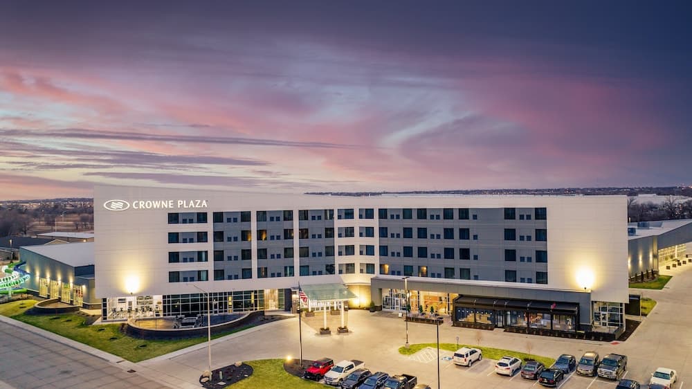 Crowne Plaza Kearney main