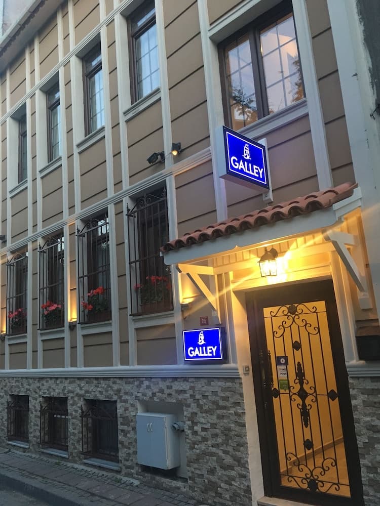 Galley Hotel main