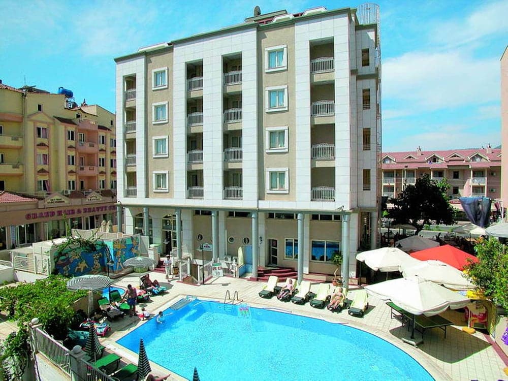 Almena Hotel main