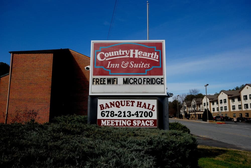 Country Hearth Inn & Suites Atlanta / Marietta And main