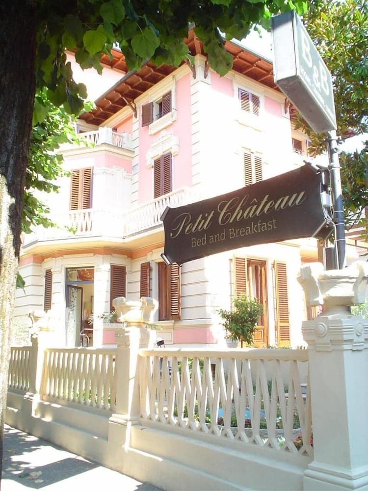 Petit Chateau B&B main