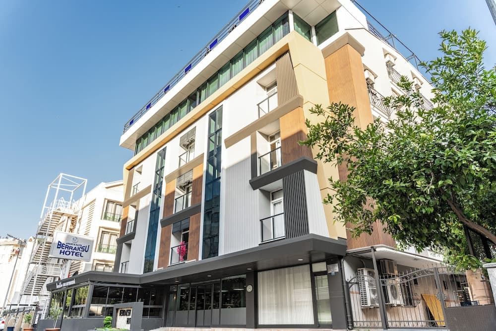 Berrak Su Hotel main