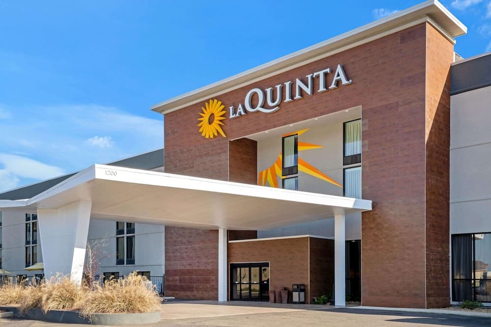 La Quinta Inn & Suites by Wyndham Columbus MS main