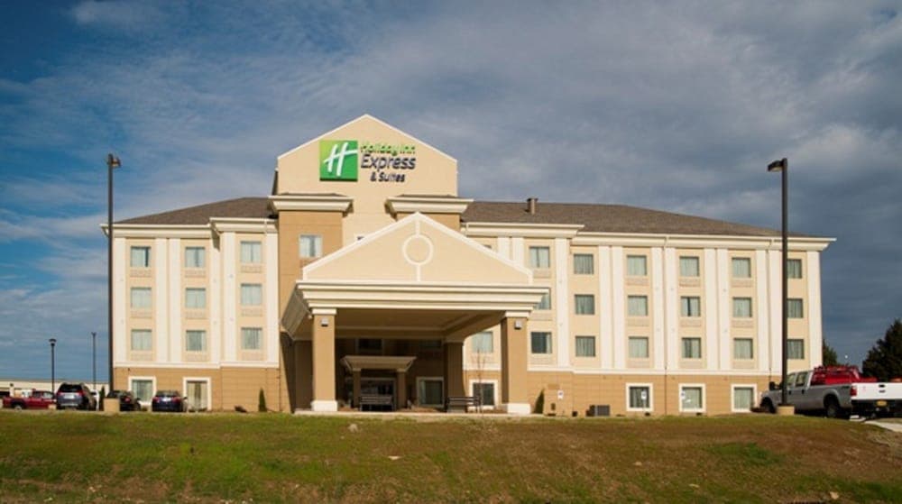 Holiday Inn Express Suites Morrilton main
