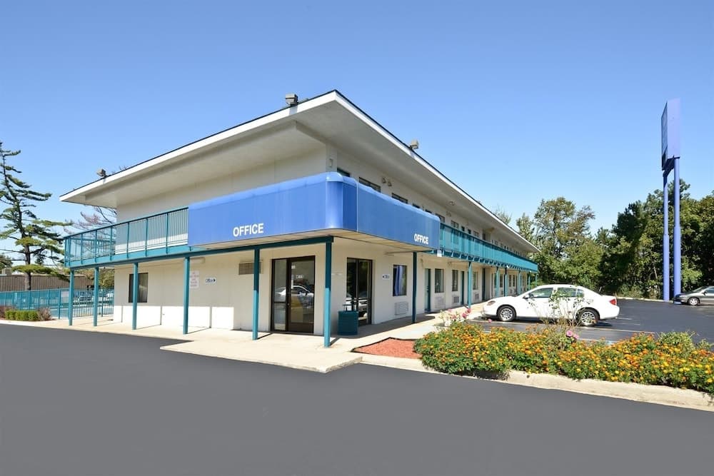 Americas Best Value Inn Battle Creek main