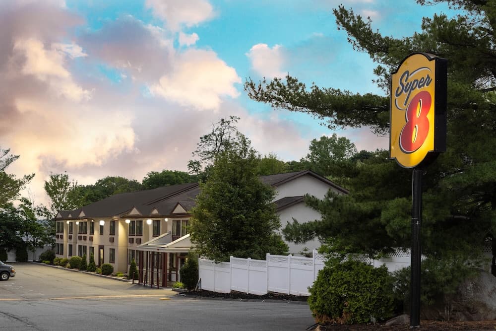 Super 8 By Wyndham Nyack Ny main