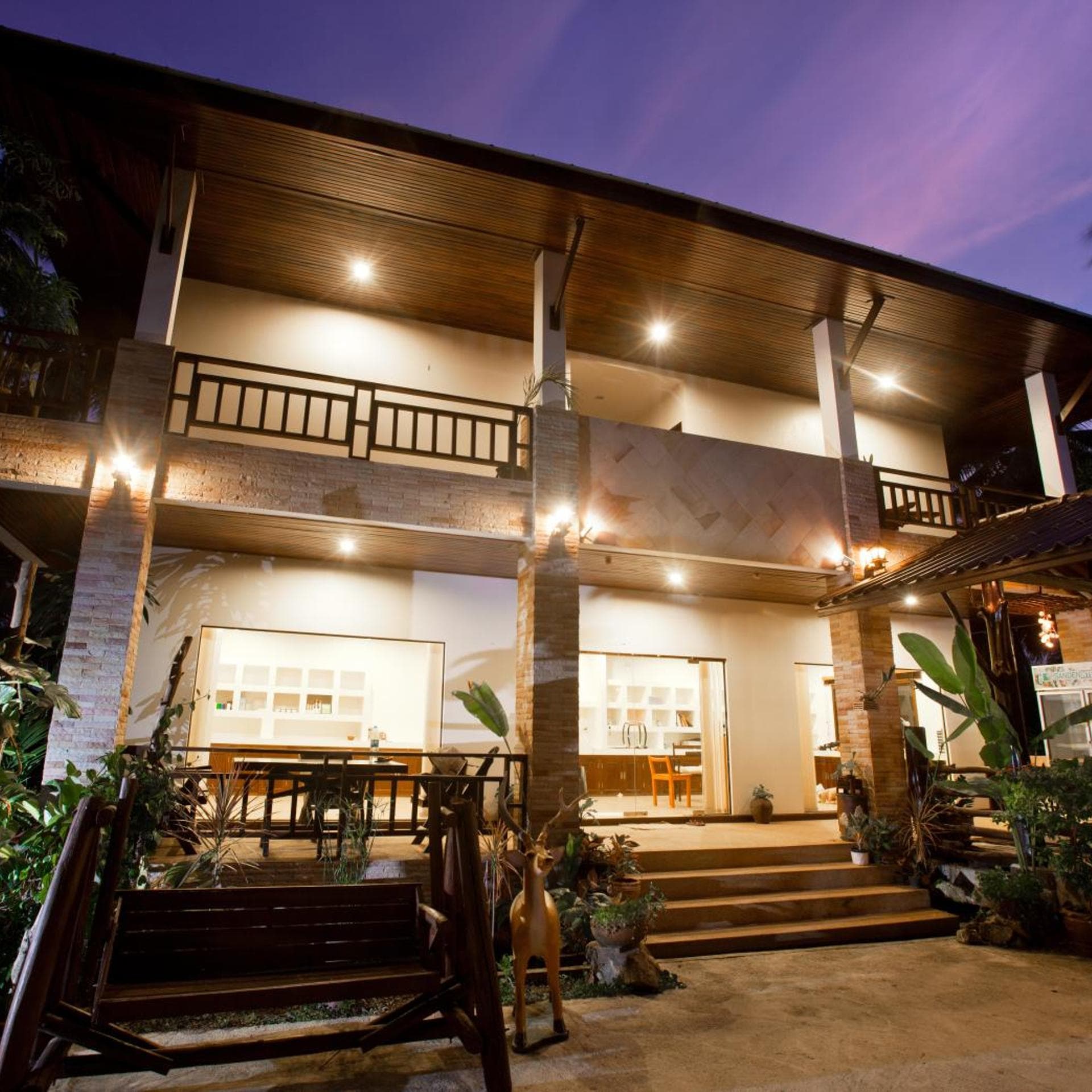 Shanti Hotel main