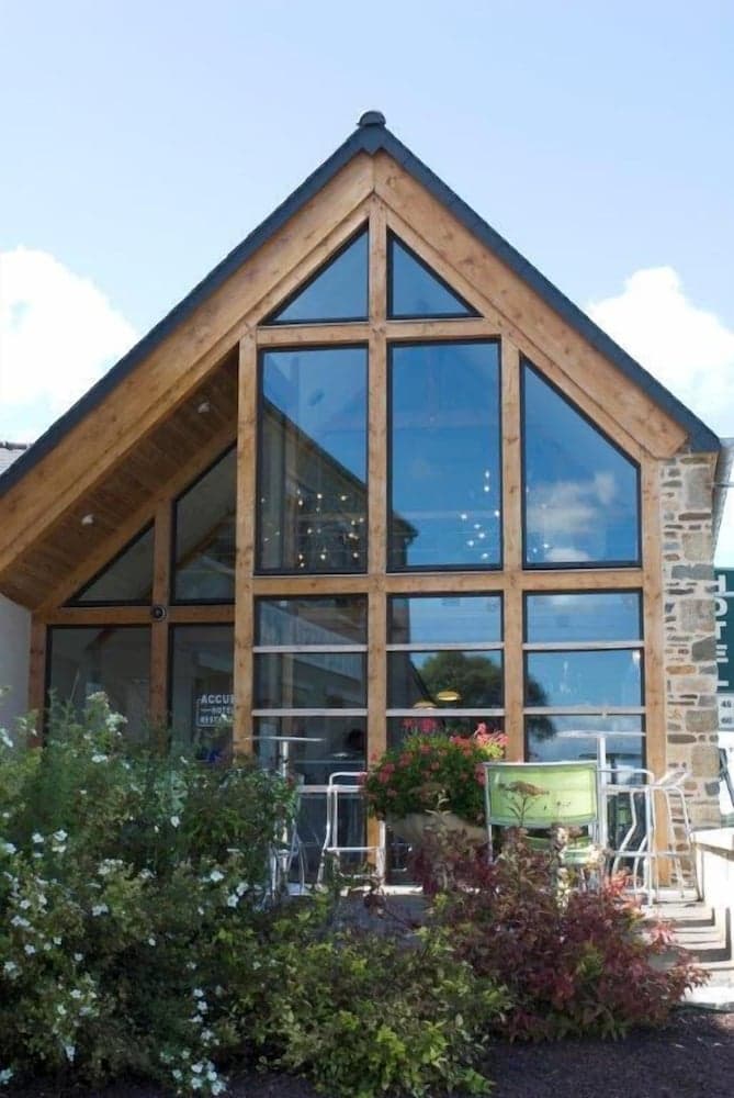 Auberge De La Baie main
