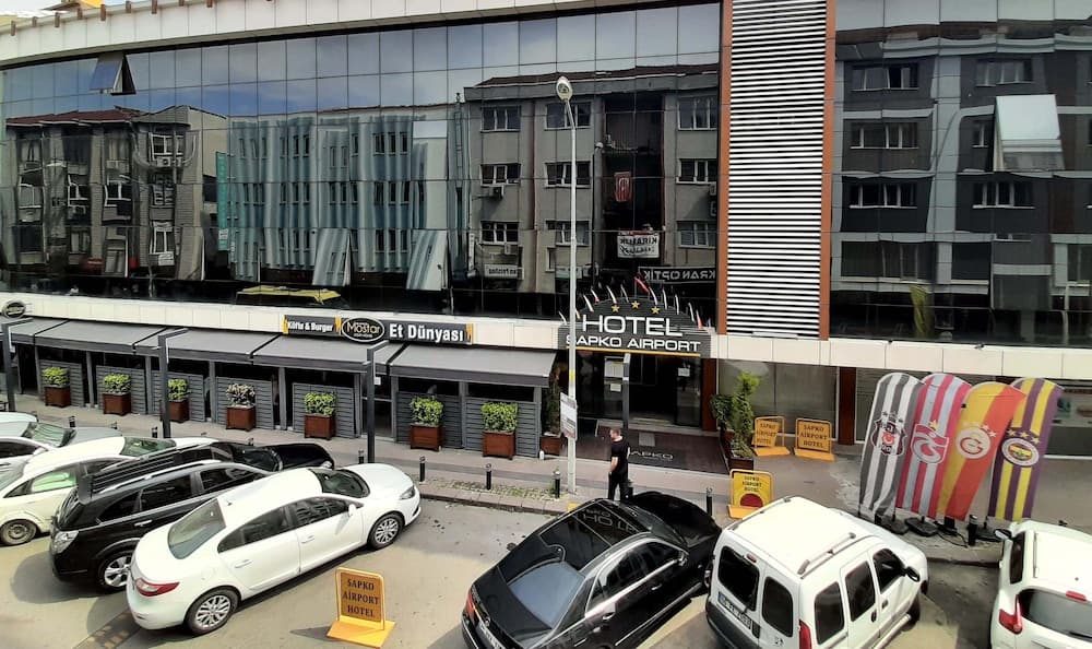 Sapko Airport Hotel main