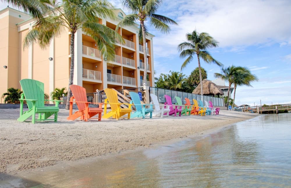 Hutchinson Island Plaza Hotel & Suites main