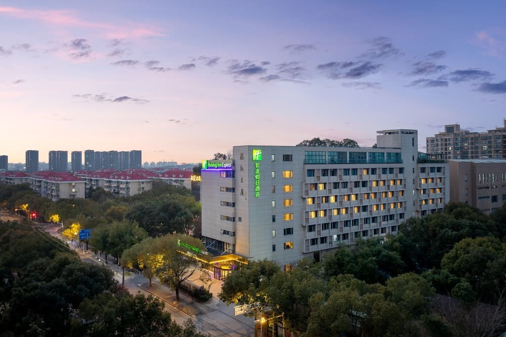 Holiday Inn Express Shanghai Gumei main