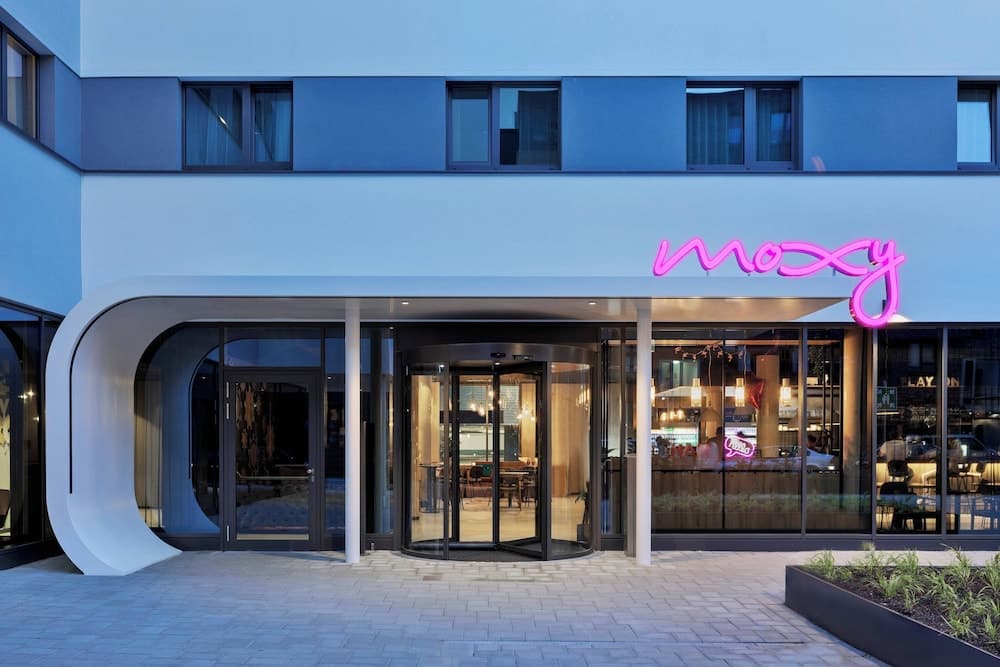 Moxy Hamburg Altona main