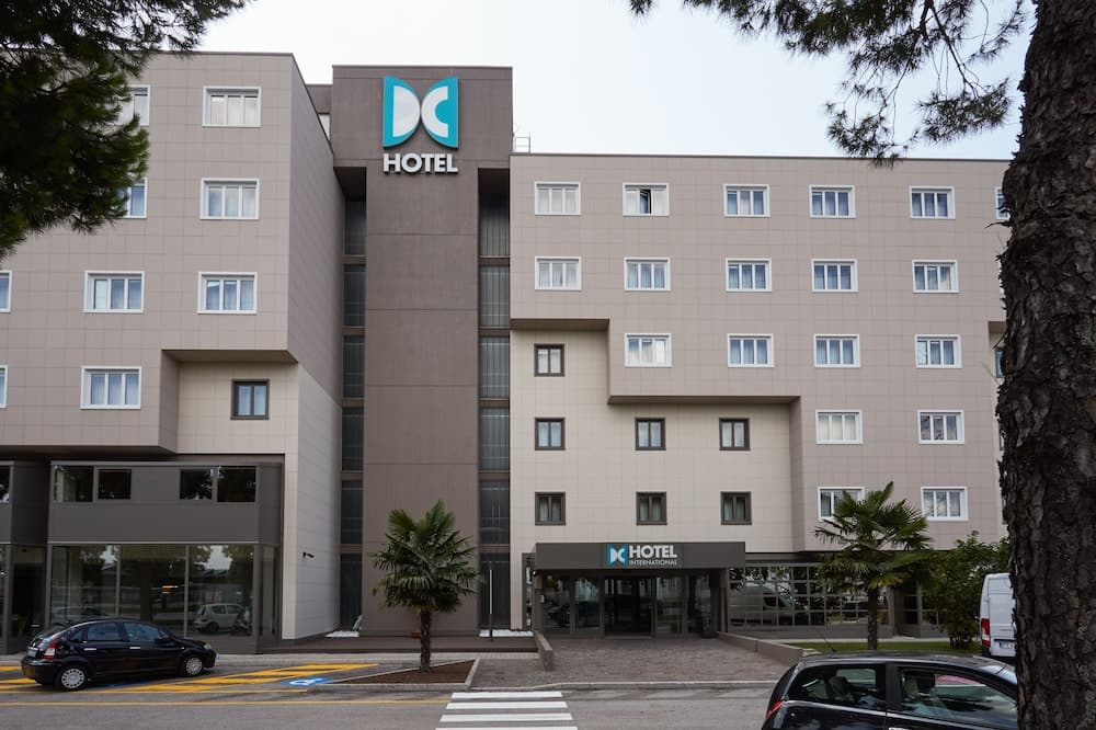 Dc Hotel International main