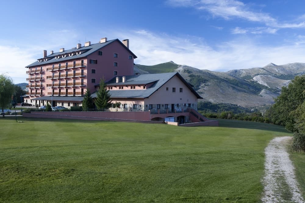 Parador De Cervera De Pisuerga main