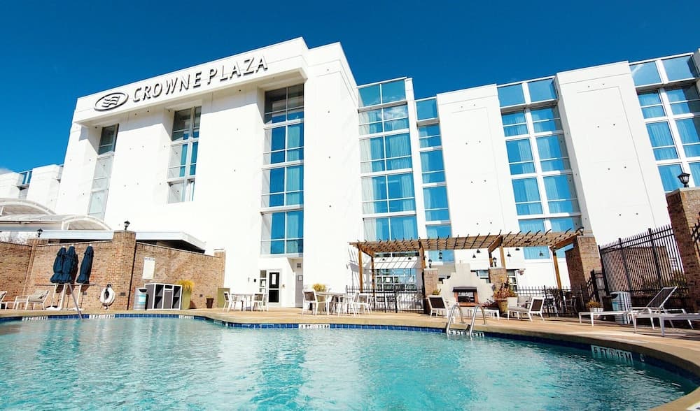 Crowne Plaza Charleston Airport main
