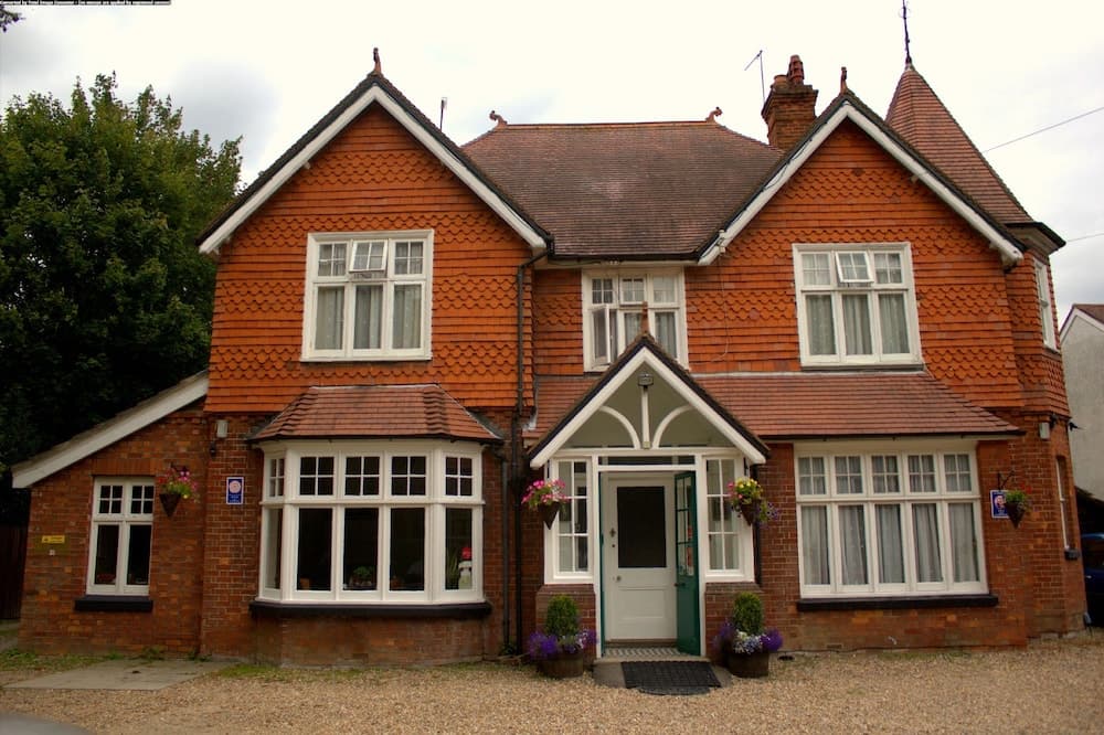Gatwick Turret Guest House main