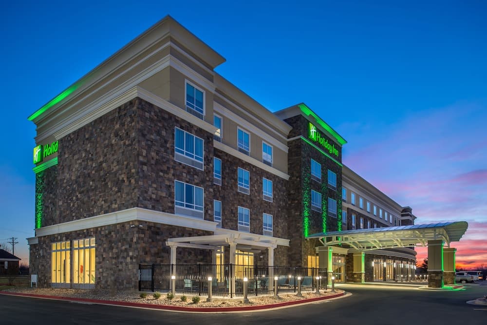 Holiday Inn Joplin main