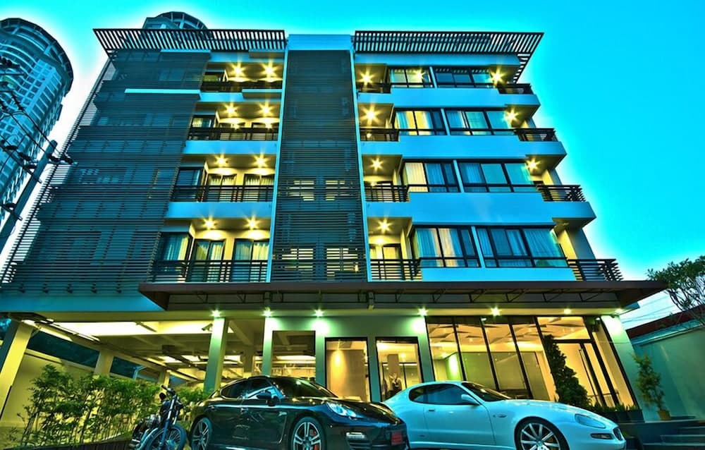 The Present Sathorn main