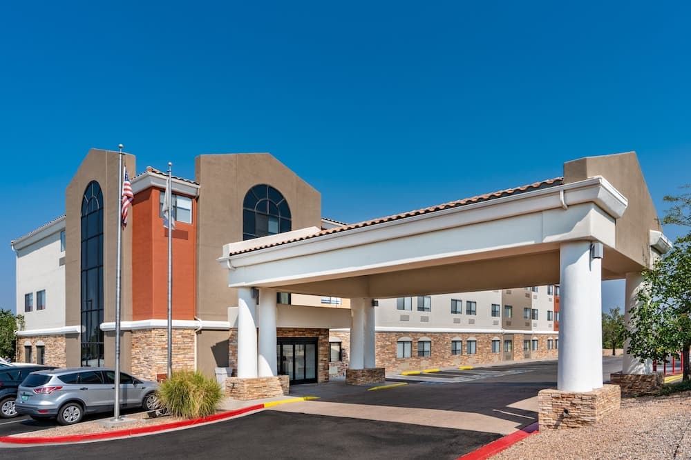 Holiday Inn Express And Suites Albuquerque N. Ball main