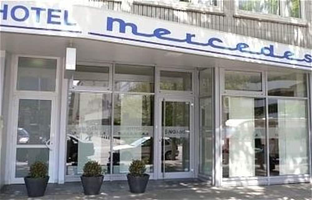Mercedes main