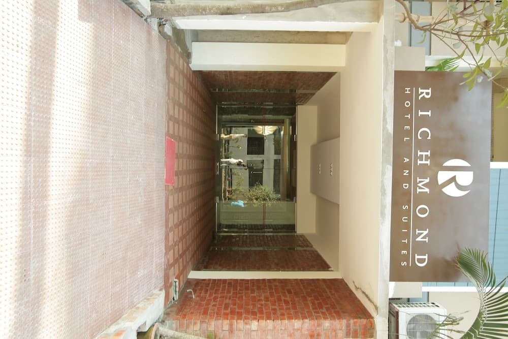 Richmond & Suites main