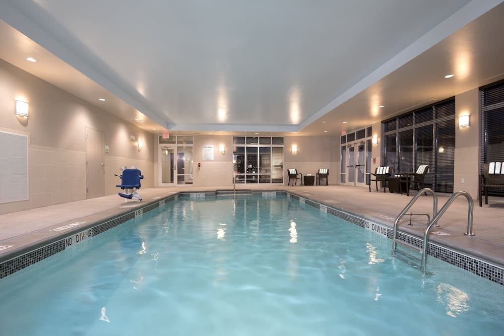 Holiday Inn Indianapolis Airport main