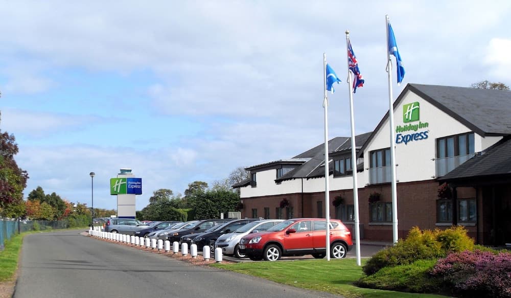 Holiday Inn Express Edinburgh Airport main