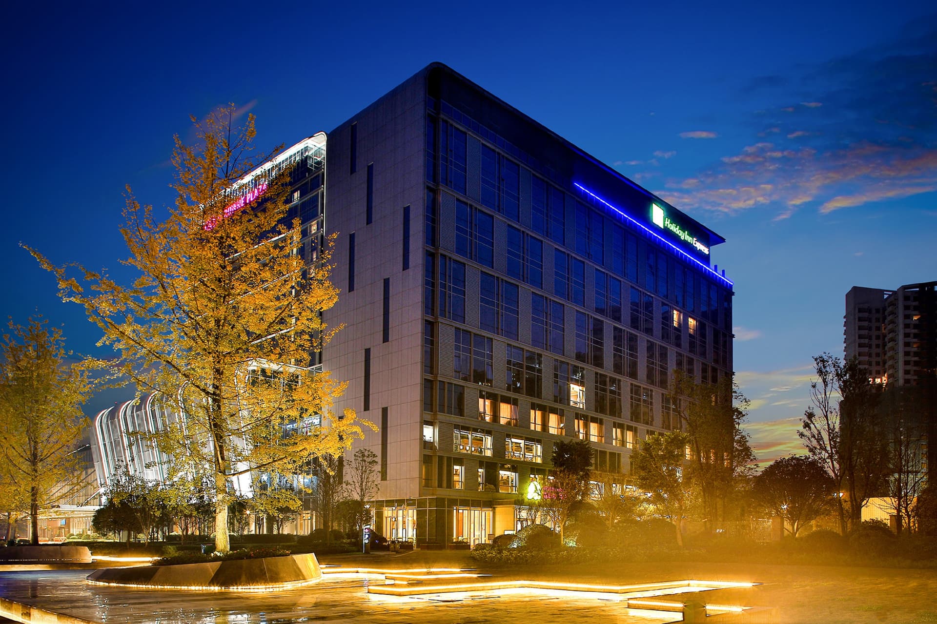 Holiday Inn Express Chengdu Wenjiang Hotspring main