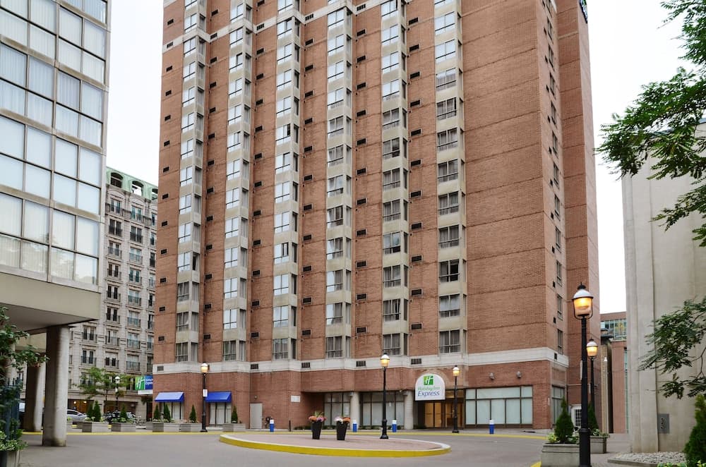 Holiday Inn Express Toronto Downtown main
