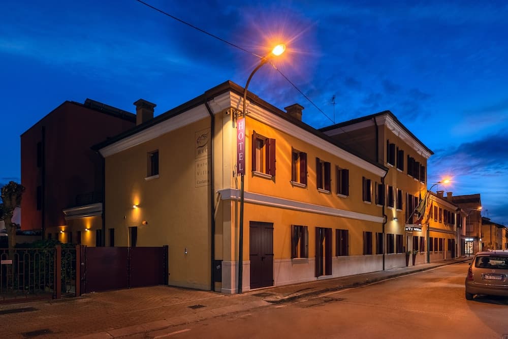 Villa Costanza main